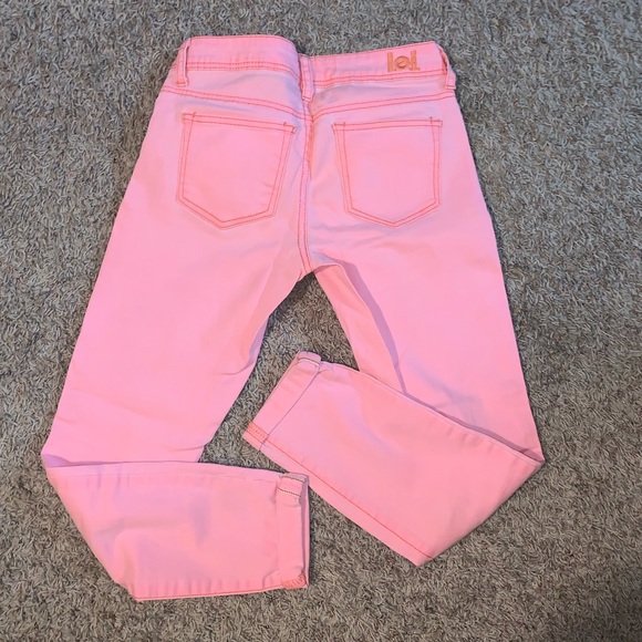 LEI Low Rise Capris - Picture 3 of 4